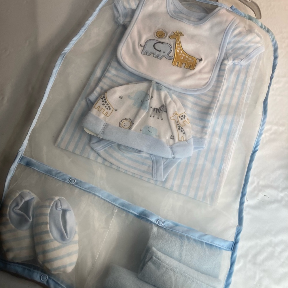 Mini Muffin Body Suit Sleeper Shoes Bib Wash Cloth Size 3-6 Months Set 9 Pc